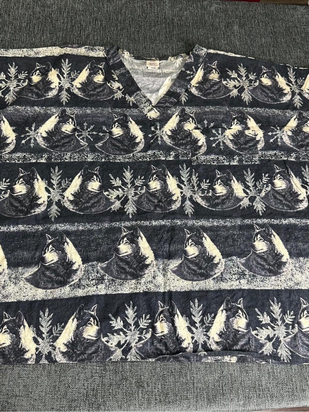 Vintage S.C.R.U.B.S. Blouse Womens 2XL Black Husky Dog Print V-Neck Scrub USA